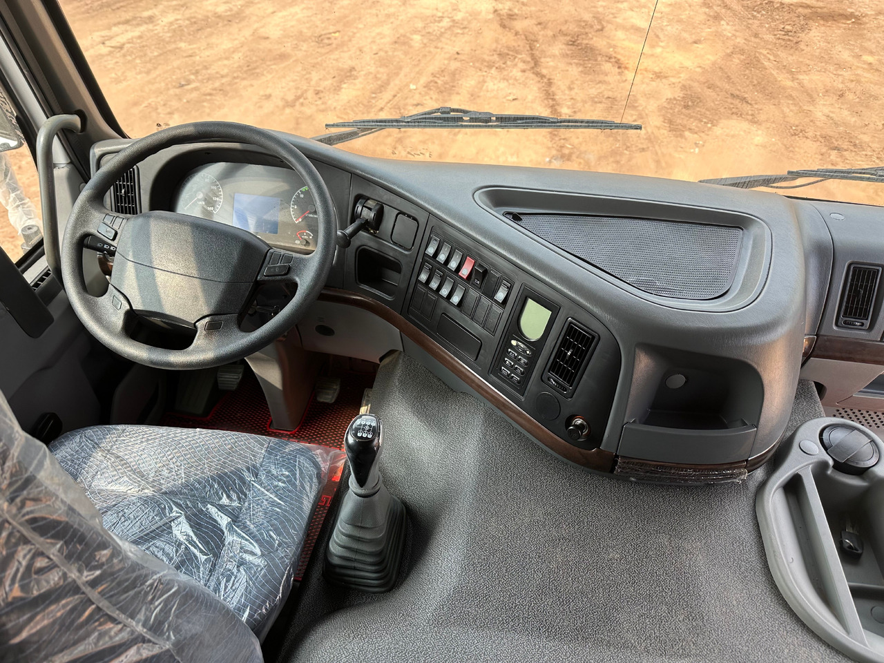 SINOTRUK HOWO Dump truck 371 6x4 - Caminhão basculante: foto 4 SINOTRUK HOWO Dump truck 371 6x4 - Caminhão basculante: foto 4