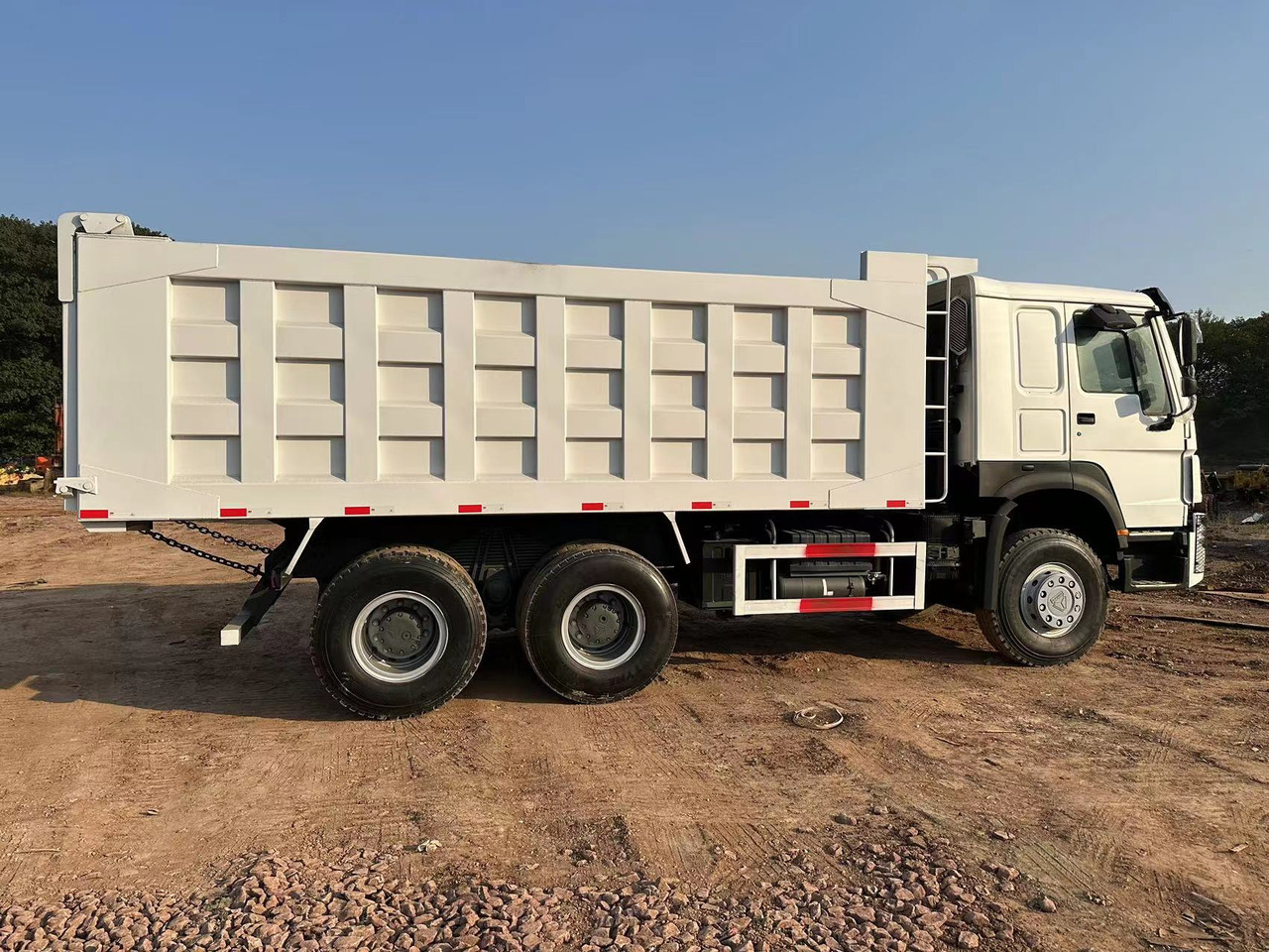 SINOTRUK HOWO HOWO 371 6x4 - Caminhão basculante: foto 5 SINOTRUK HOWO HOWO 371 6x4 - Caminhão basculante: foto 5