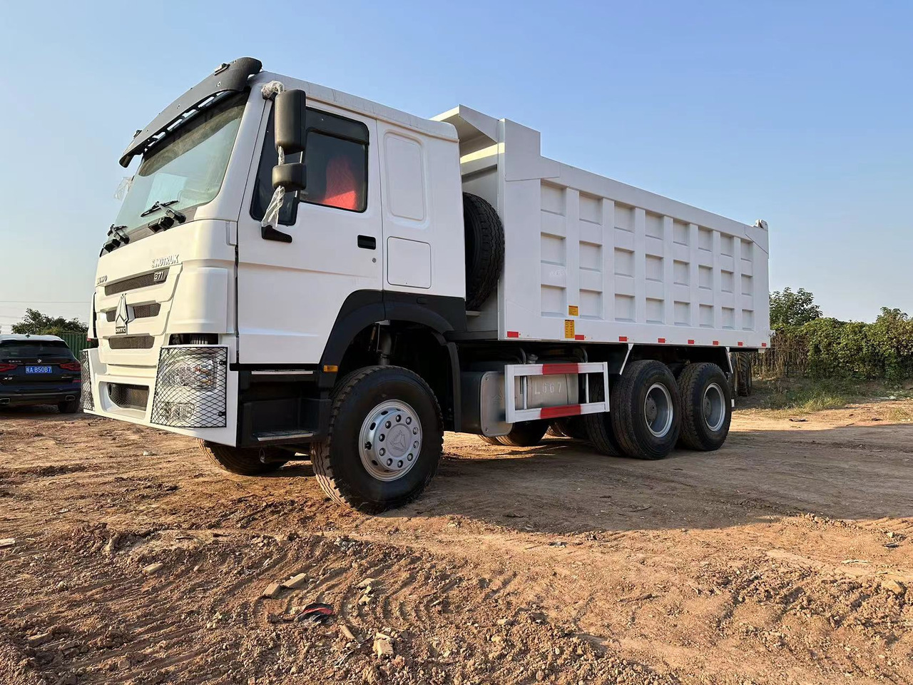 SINOTRUK HOWO HOWO 371 6x4 - Caminhão basculante: foto 3 SINOTRUK HOWO HOWO 371 6x4 - Caminhão basculante: foto 3