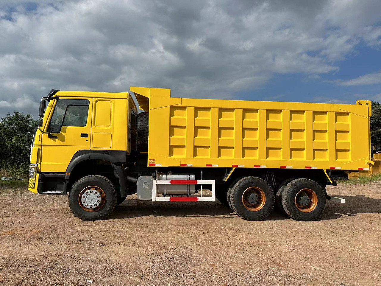 SINOTRUK Howo 371 Dump truck - Caminhão basculante: foto 4 SINOTRUK Howo 371 Dump truck - Caminhão basculante: foto 4