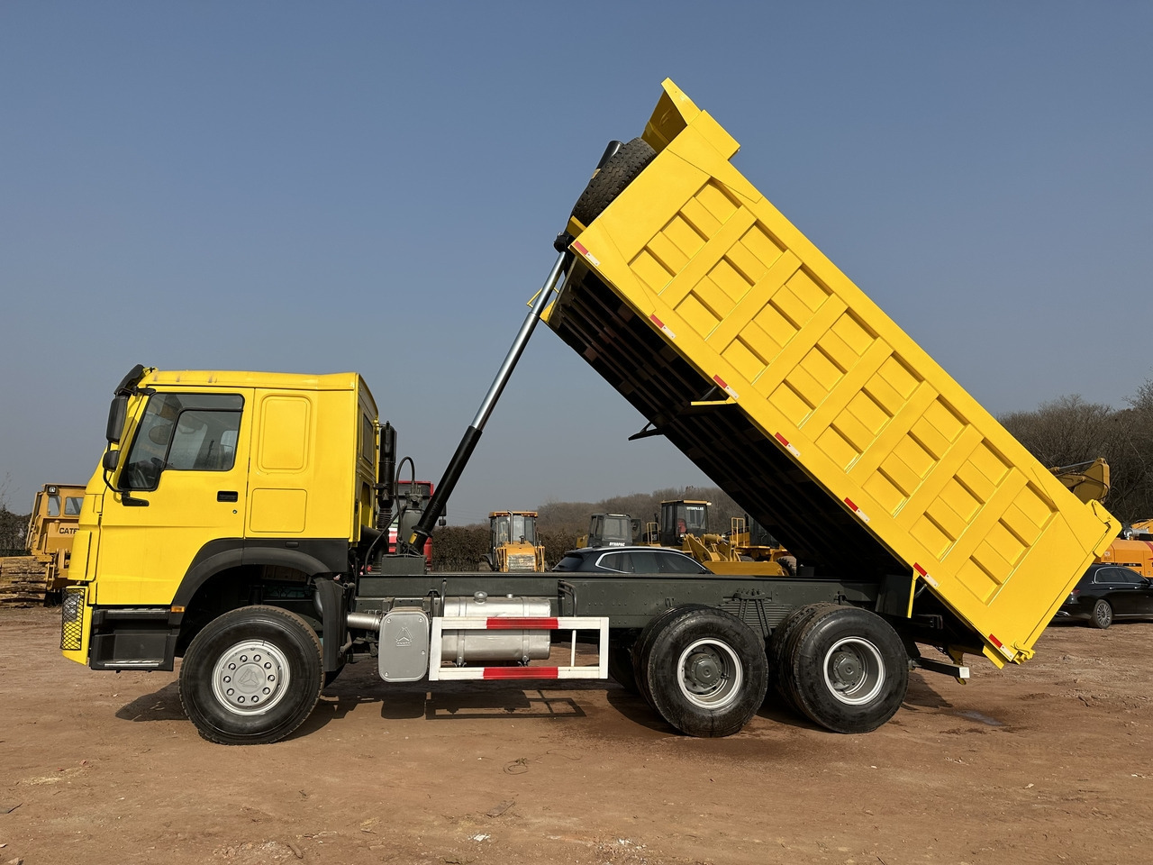 SINOTRUK Howo 6x4 Dump truck 371hp - Caminhão basculante: foto 5 SINOTRUK Howo 6x4 Dump truck 371hp - Caminhão basculante: foto 5