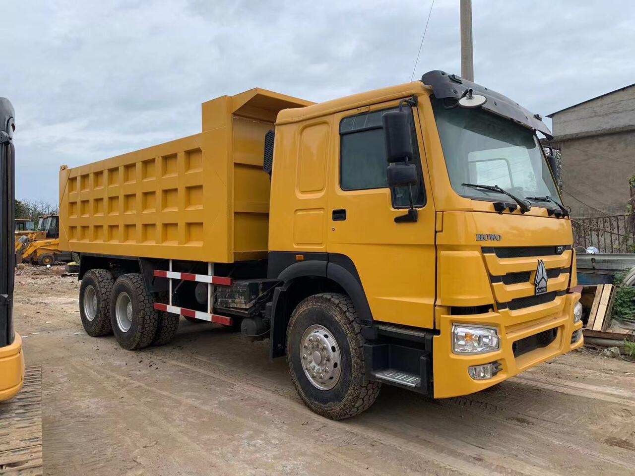 SINOTRUK Howo Dump truck 371 - Caminhão basculante: foto 1 SINOTRUK Howo Dump truck 371 - Caminhão basculante: foto 1
