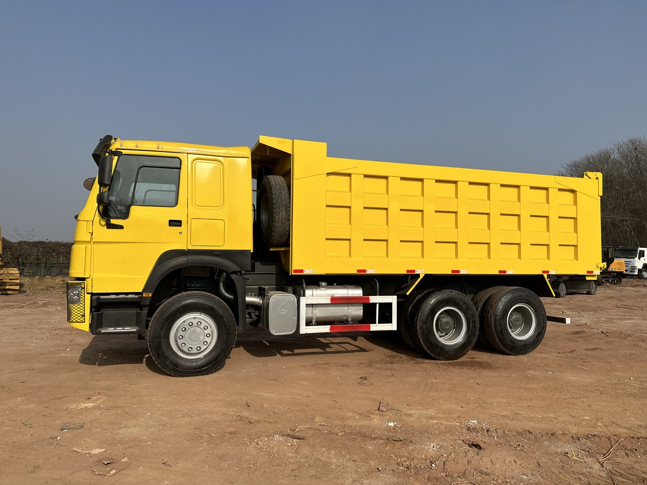 SINOTRUK Howo Dump truck 371 - Caminhão basculante: foto 4 SINOTRUK Howo Dump truck 371 - Caminhão basculante: foto 4