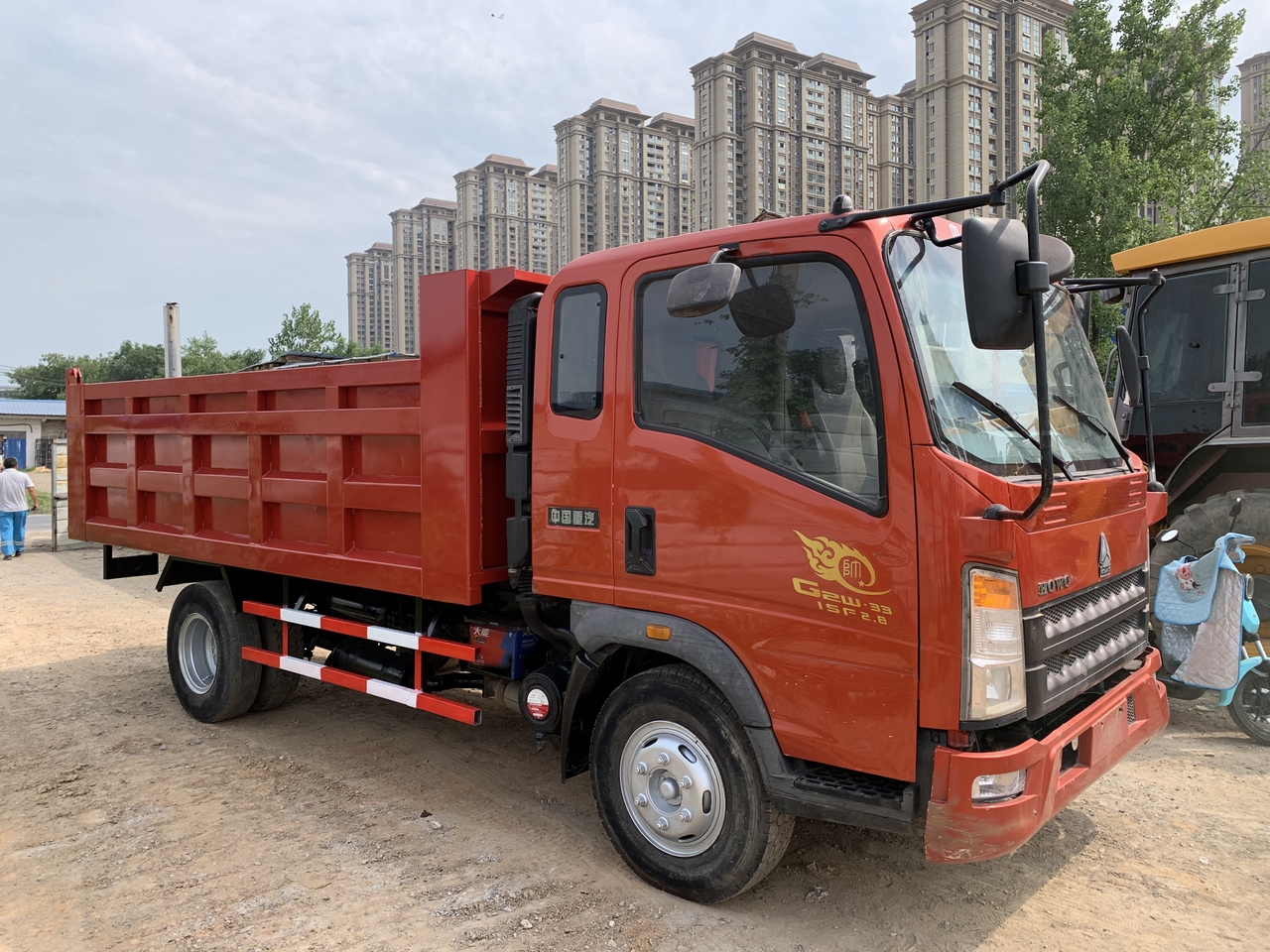SINOTRUK Howo Dump truck 4x2 - Caminhão basculante: foto 1 SINOTRUK Howo Dump truck 4x2 - Caminhão basculante: foto 1