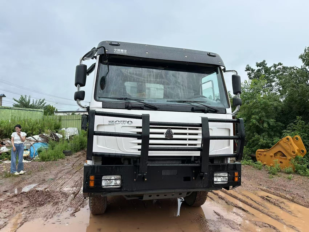 Sinotruk HOWO 371hp 8x4 - Caminhão basculante: foto 2 Sinotruk HOWO 371hp 8x4 - Caminhão basculante: foto 2