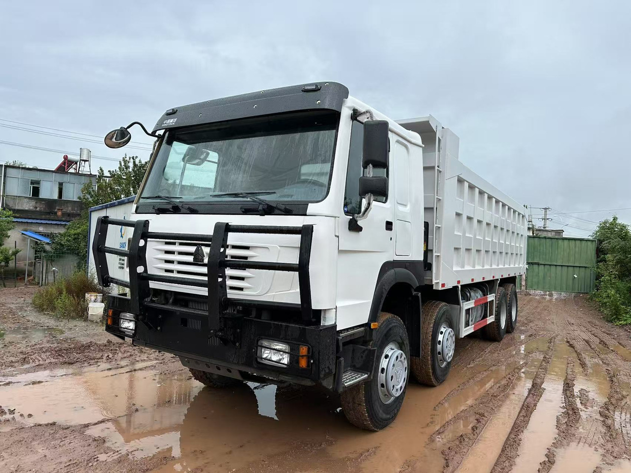 Sinotruk HOWO 371hp - Caminhão basculante: foto 1 Sinotruk HOWO 371hp - Caminhão basculante: foto 1