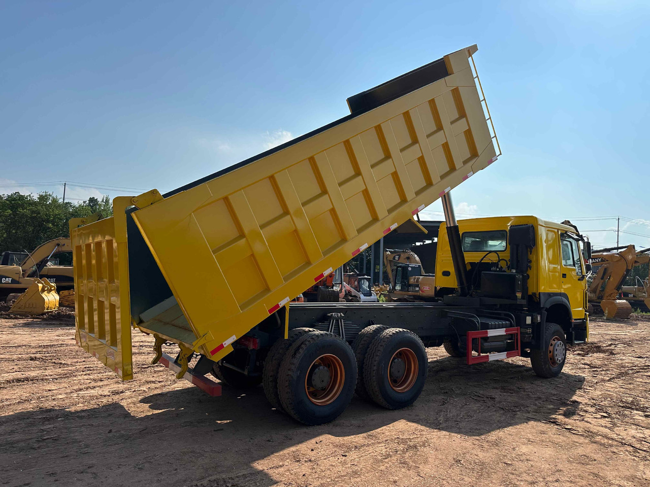 Sinotruk HOWO 400hp 6X4 - Caminhão basculante: foto 3 Sinotruk HOWO 400hp 6X4 - Caminhão basculante: foto 3