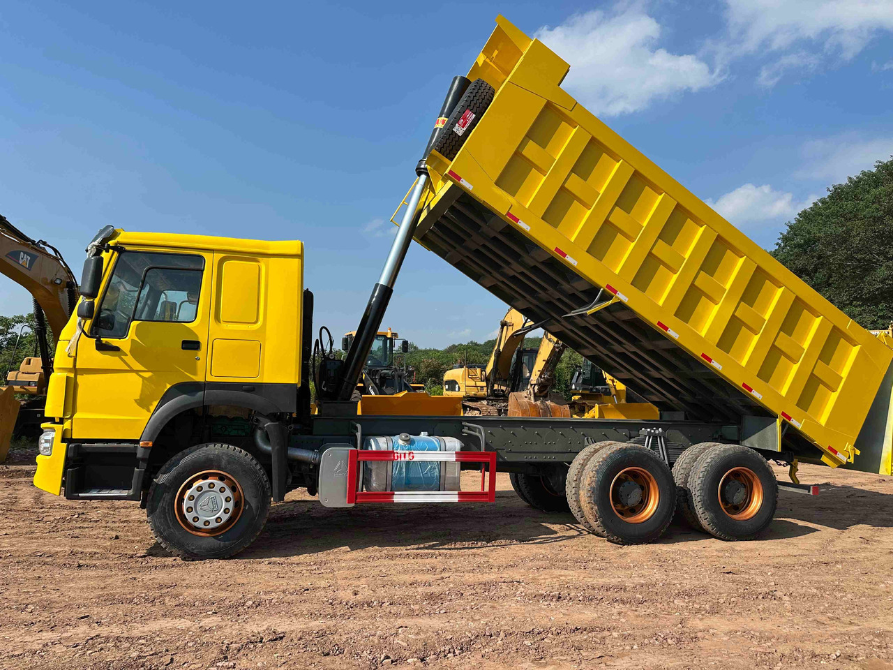 Sinotruk HOWO 400hp 6X4 - Caminhão basculante: foto 2 Sinotruk HOWO 400hp 6X4 - Caminhão basculante: foto 2