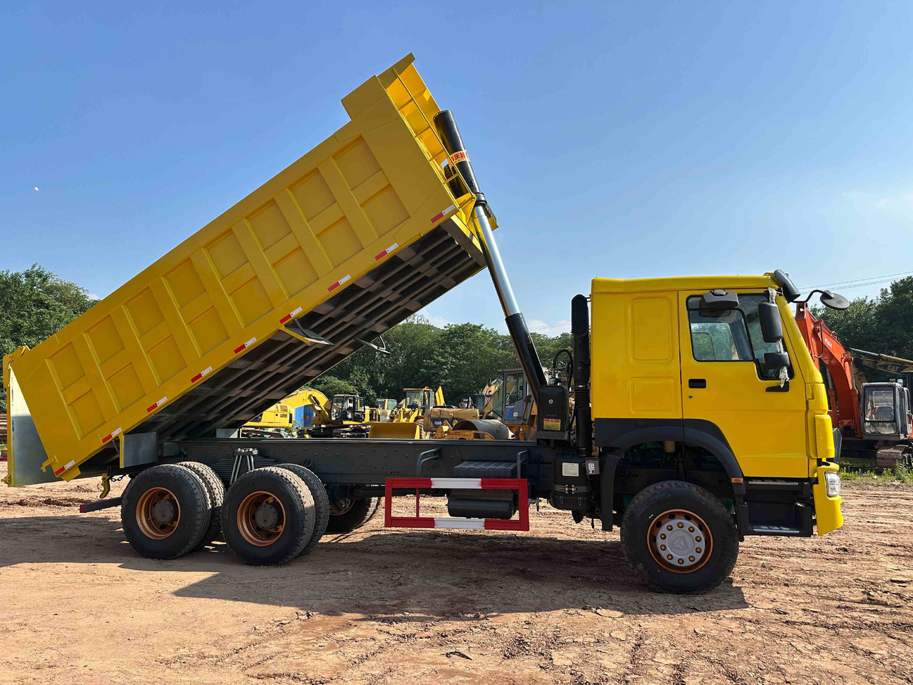 Sinotruk HOWO 400hp 6X4 - Caminhão basculante: foto 4 Sinotruk HOWO 400hp 6X4 - Caminhão basculante: foto 4