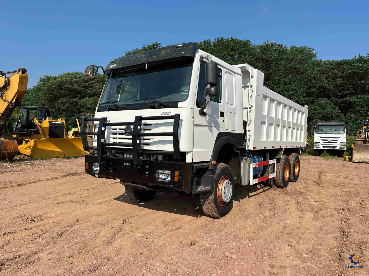 Sintruk HOWO 400hp 6X4 - Caminhão basculante: foto 2 Sintruk HOWO 400hp 6X4 - Caminhão basculante: foto 2