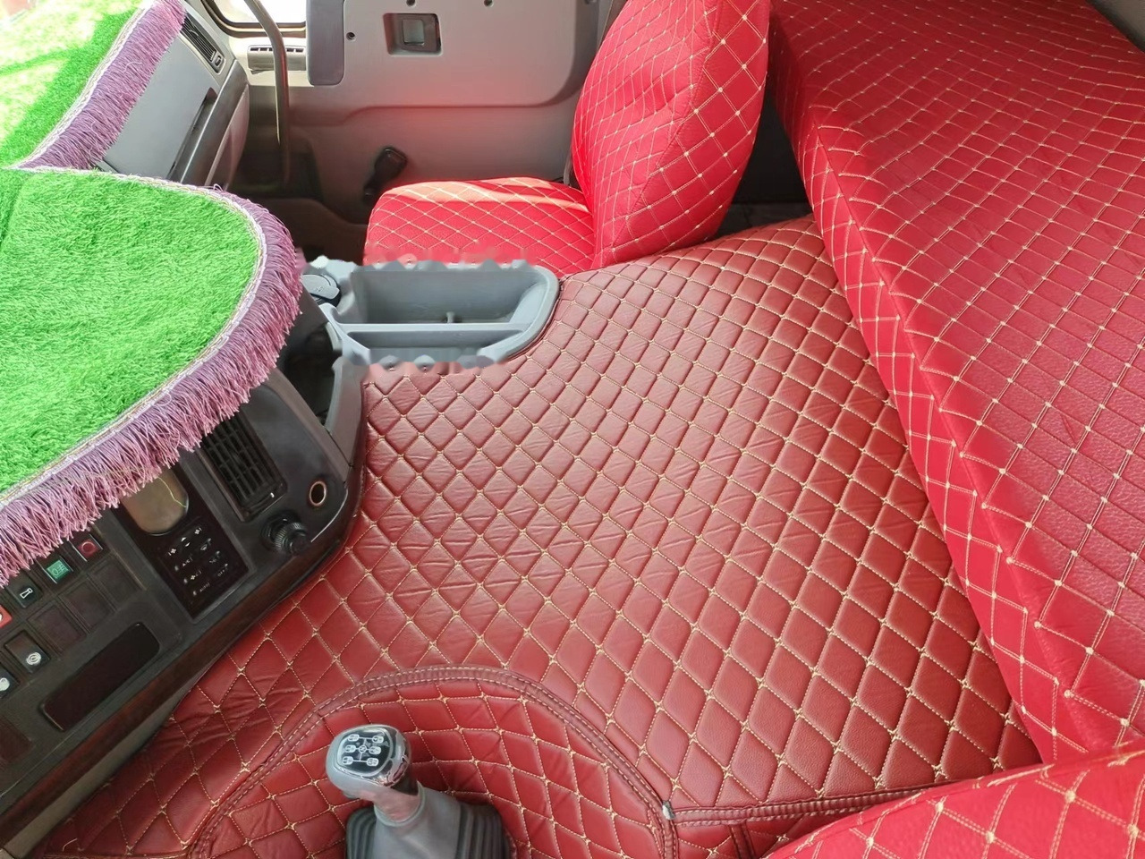 SINOTRUK Howo tractor unit 420 - Tractor: foto 5 SINOTRUK Howo tractor unit 420 - Tractor: foto 5