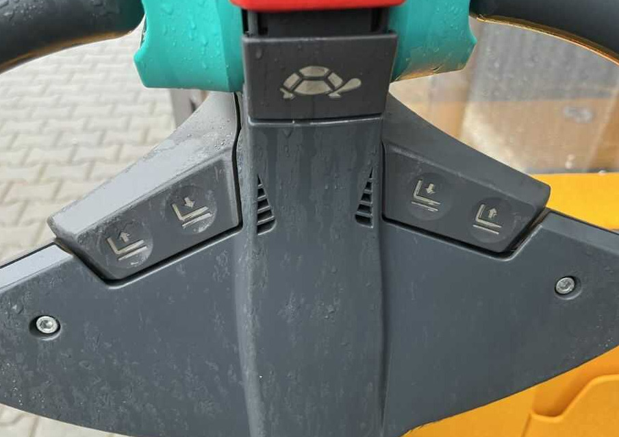 Stacker Jungheinrich EJC110: foto 8 Stacker Jungheinrich EJC110: foto 8