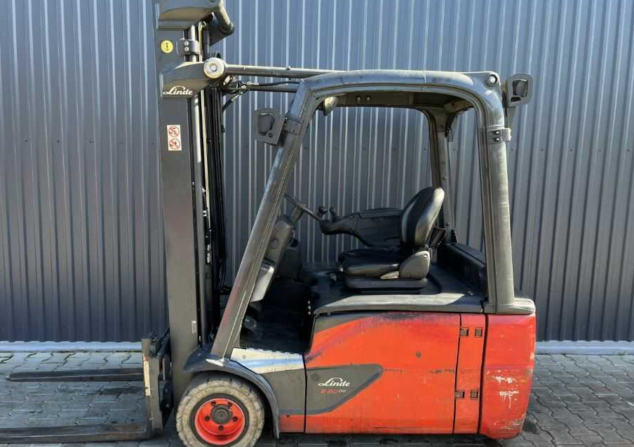 Linde E20L-02 - Empilhadeira elétrica: foto 2 Linde E20L-02 - Empilhadeira elétrica: foto 2
