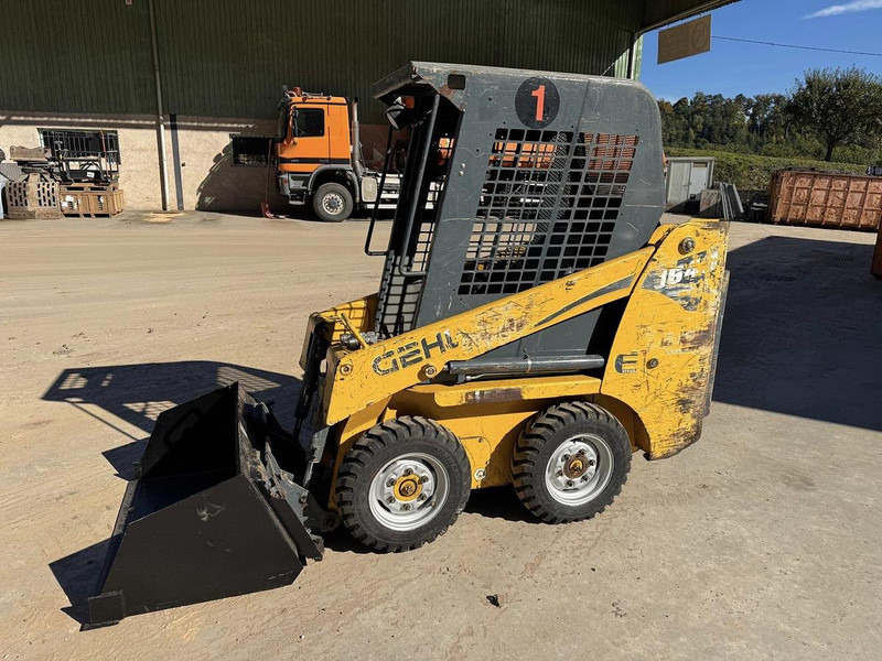 Gehl 1640 - Equipamento florestal: foto 1 Gehl 1640 - Equipamento florestal: foto 1