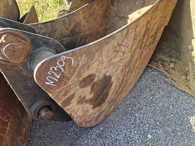 Terex TLB840PS - Balde: foto 2 Terex TLB840PS - Balde: foto 2