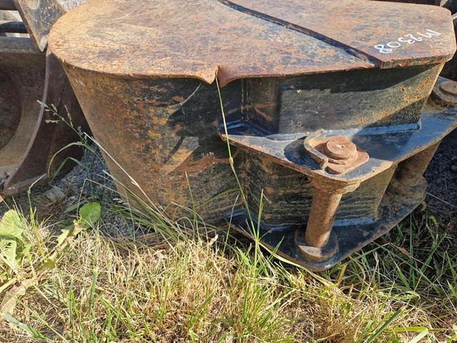 Terex TLB840PS - Balde: foto 3 Terex TLB840PS - Balde: foto 3