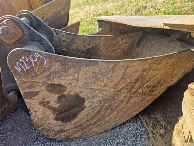 Terex TLB840PS - Balde: foto 1 Terex TLB840PS - Balde: foto 1