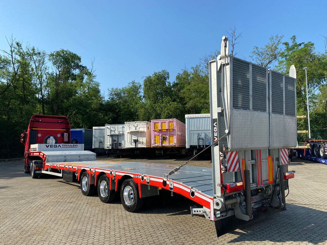 3 AXLE LOWBED (VEGA ITALIANO) - Semireboque baixa: foto 1 3 AXLE LOWBED (VEGA ITALIANO) - Semireboque baixa: foto 1