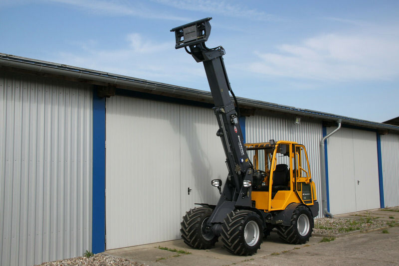 Eurotrac T 13 Teleskop Radlader Hoflader - Pá carregadora telescópica: foto 4 Eurotrac T 13 Teleskop Radlader Hoflader - Pá carregadora telescópica: foto 4