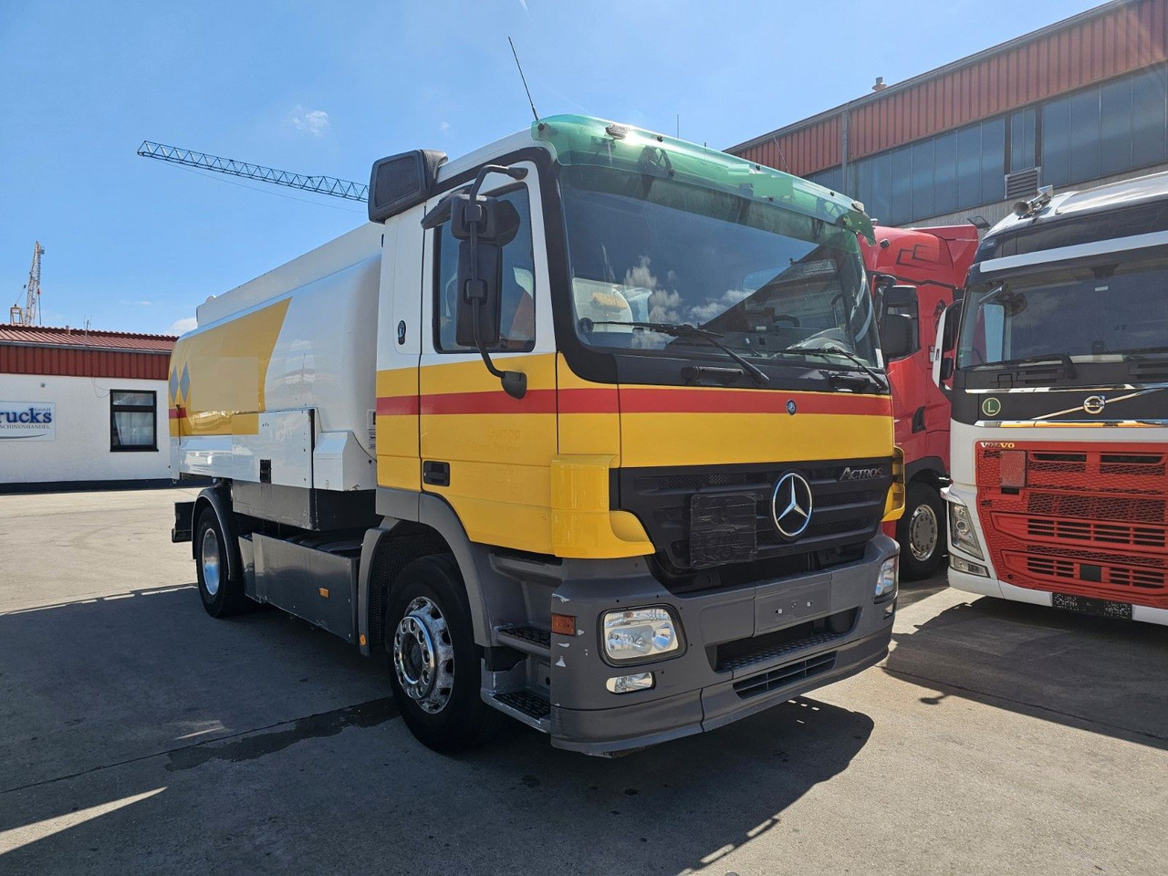 Mercedes-Benz ACTROS 1832 * OBER-& UNTER * 2 KAMMER * KLIMA * - Caminhão tanque: foto 3 Mercedes-Benz ACTROS 1832 * OBER-& UNTER * 2 KAMMER * KLIMA * - Caminhão tanque: foto 3