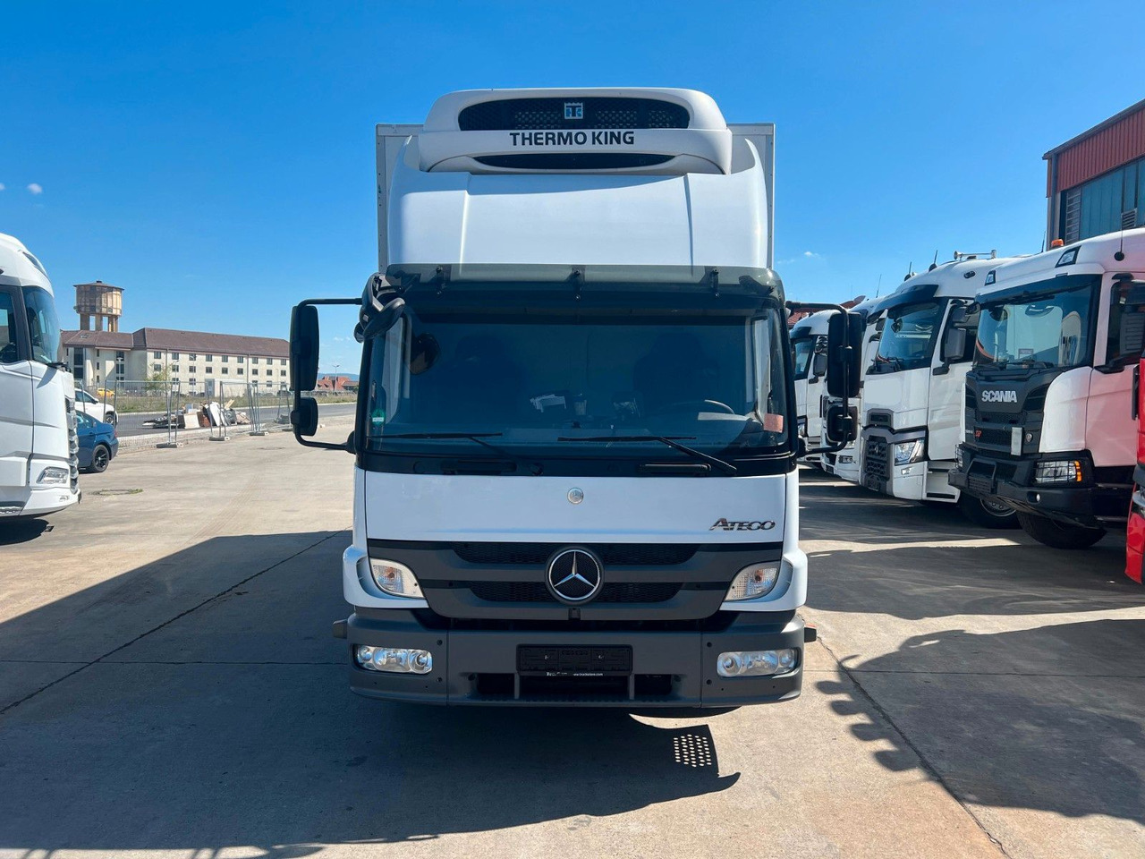 Mercedes-Benz Atego 1224 * KLIMA * THERMO KING * BÄR 1,5t * - Caminhão frigorífico: foto 2 Mercedes-Benz Atego 1224 * KLIMA * THERMO KING * BÄR 1,5t * - Caminhão frigorífico: foto 2