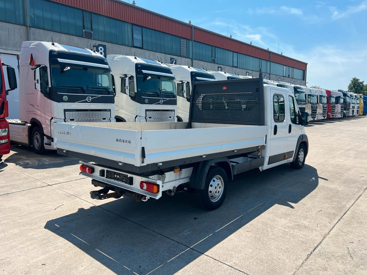Peugeot Boxer * EURO 6 * 7 SITZER * 4 TÜRER * SCHALTGETR - Furgão caixa aberta, Carrinha cabine dupla: foto 4 Peugeot Boxer * EURO 6 * 7 SITZER * 4 TÜRER * SCHALTGETR - Furgão caixa aberta, Carrinha cabine dupla: foto 4