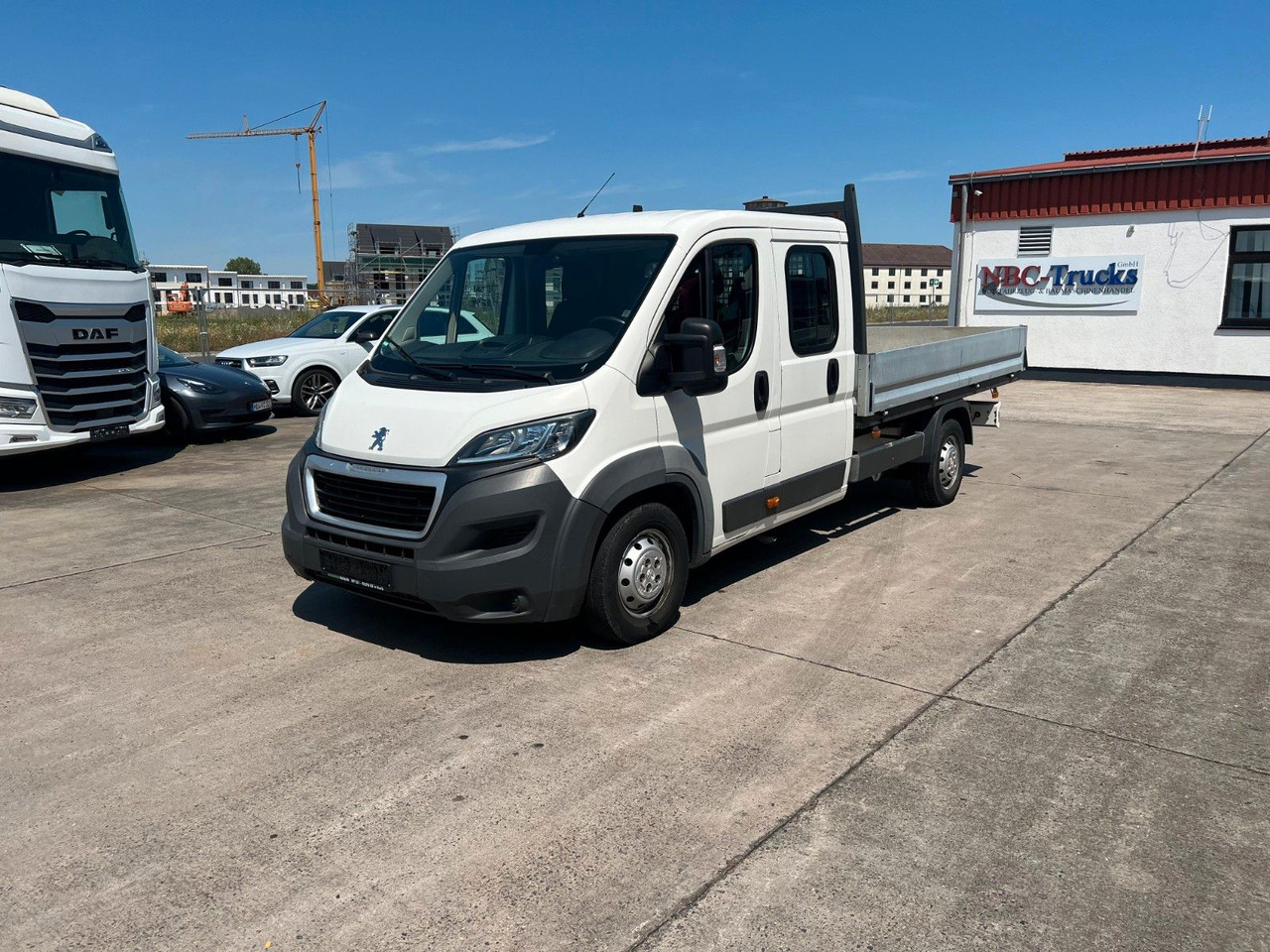 Peugeot Boxer * EURO 6 * 7 SITZER * 4 TÜRER * SCHALTGETR - Furgão caixa aberta, Carrinha cabine dupla: foto 1 Peugeot Boxer * EURO 6 * 7 SITZER * 4 TÜRER * SCHALTGETR - Furgão caixa aberta, Carrinha cabine dupla: foto 1