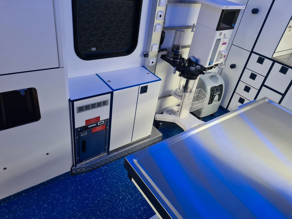 Mercedes-Benz RTW / Tierrettung / Tierarzt / OP Mercedes-Benz RTW / Tierrettung / Tierarzt / OP - Ambulância: foto 3 Mercedes-Benz RTW / Tierrettung / Tierarzt / OP Mercedes-Benz RTW / Tierrettung / Tierarzt / OP - Ambulância: foto 3