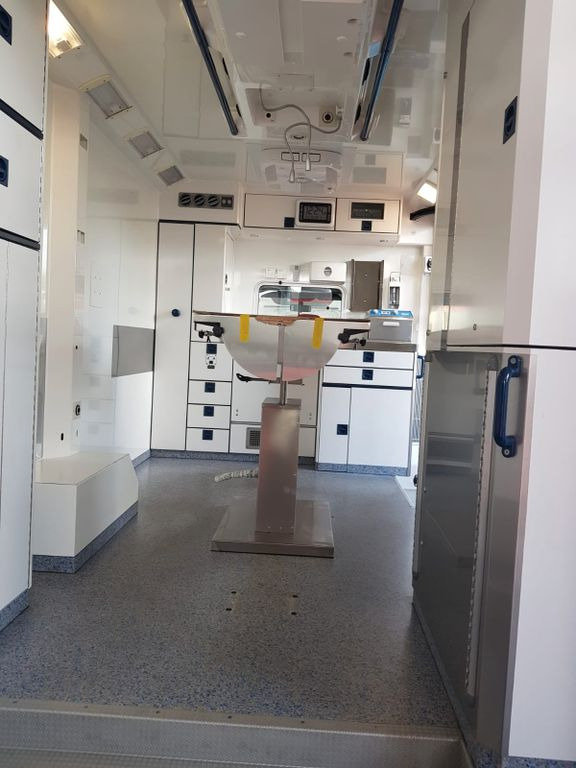 Mercedes-Benz RTW / Tierrettung / Tierarzt / OP Mercedes-Benz RTW / Tierrettung / Tierarzt / OP - Ambulância: foto 5 Mercedes-Benz RTW / Tierrettung / Tierarzt / OP Mercedes-Benz RTW / Tierrettung / Tierarzt / OP - Ambulância: foto 5