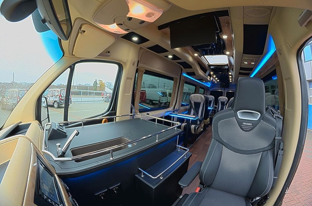 Mercedes-Benz Sprinter 319 VIP 8+1 Mercedes-Benz Sprinter 319 VIP 8+1 - Micro-ônibus, Furgão de passageiros: foto 4 Mercedes-Benz Sprinter 319 VIP 8+1 Mercedes-Benz Sprinter 319 VIP 8+1 - Micro-ônibus, Furgão de passageiros: foto 4