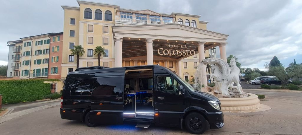 Mercedes-Benz Sprinter 319 VIP 8+1 Mercedes-Benz Sprinter 319 VIP 8+1 - Micro-ônibus, Furgão de passageiros: foto 1 Mercedes-Benz Sprinter 319 VIP 8+1 Mercedes-Benz Sprinter 319 VIP 8+1 - Micro-ônibus, Furgão de passageiros: foto 1