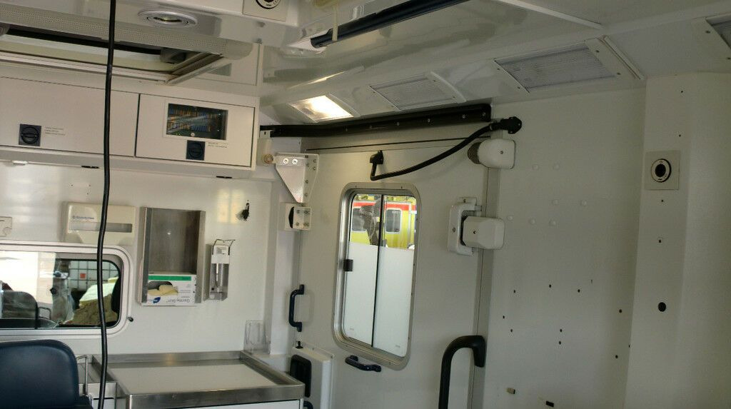 Mercedes-Benz Sprinter 516 CDI 4x4 WAS Koffer // Garantie // Mercedes-Benz Sprinter 516 CDI 4x4 WAS Koffer // Garantie // - Ambulância: foto 4 Mercedes-Benz Sprinter 516 CDI 4x4 WAS Koffer // Garantie // Mercedes-Benz Sprinter 516 CDI 4x4 WAS Koffer // Garantie // - Ambulância: foto 4