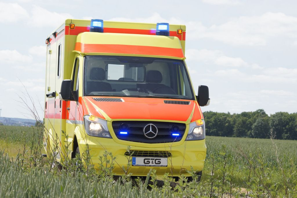 Mercedes-Benz Sprinter 519 // Mod. 2017 // 1 J Garantie // Mercedes-Benz Sprinter 519 // Mod. 2017 // 1 J Garantie // - Ambulância: foto 2 Mercedes-Benz Sprinter 519 // Mod. 2017 // 1 J Garantie // Mercedes-Benz Sprinter 519 // Mod. 2017 // 1 J Garantie // - Ambulância: foto 2