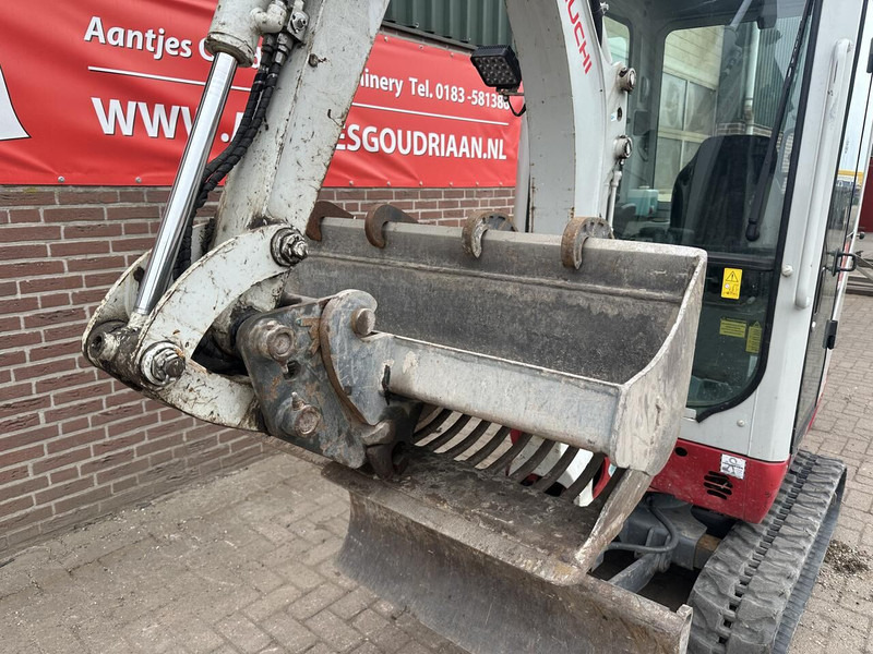 Takeuchi TB216 - Gebruikt - Mini escavadeira: foto 3 Takeuchi TB216 - Gebruikt - Mini escavadeira: foto 3