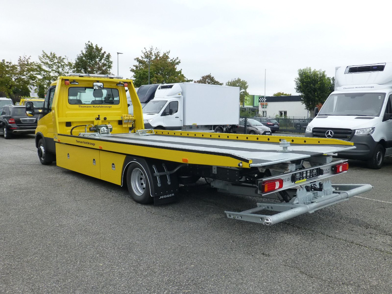 Iveco DAILY 72C18 Schiebeplateu Luftfed Navi Hubbrille - Caminhão reboque: foto 5 Iveco DAILY 72C18 Schiebeplateu Luftfed Navi Hubbrille - Caminhão reboque: foto 5