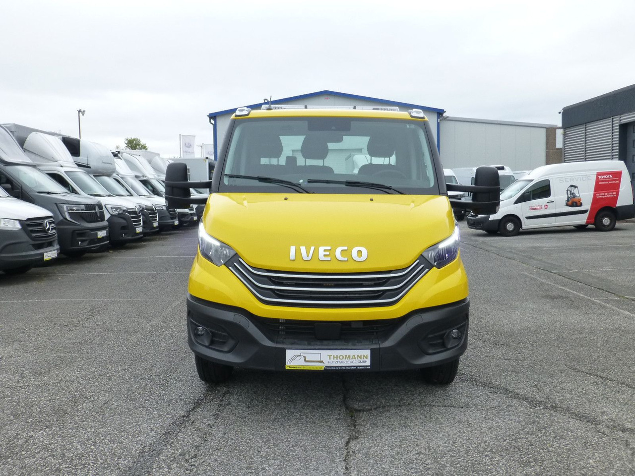 Iveco DAILY 72C18 Schiebeplateu Luftfed Navi Hubbrille - Caminhão reboque: foto 3 Iveco DAILY 72C18 Schiebeplateu Luftfed Navi Hubbrille - Caminhão reboque: foto 3