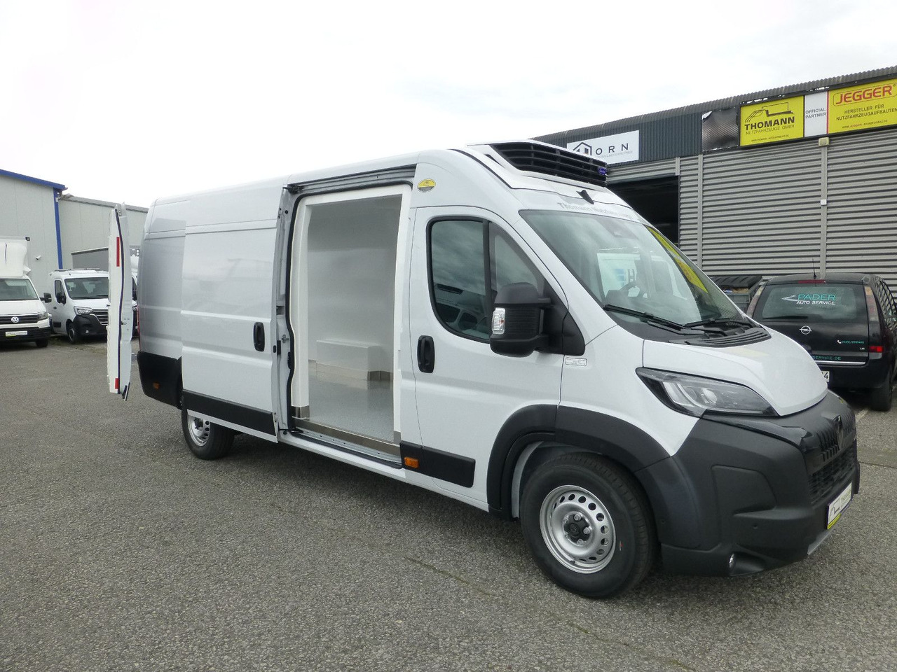 Peugeot Boxer Kühlkastenwagen Carrier Xarios 300 GH Navi - Carrinha frigorífica: foto 1 Peugeot Boxer Kühlkastenwagen Carrier Xarios 300 GH Navi - Carrinha frigorífica: foto 1