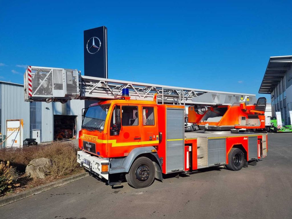 MAN 15.284LC Metz DLK 23-12 Feuerwehr Drehleiter - Caminhão: foto 2 MAN 15.284LC Metz DLK 23-12 Feuerwehr Drehleiter - Caminhão: foto 2