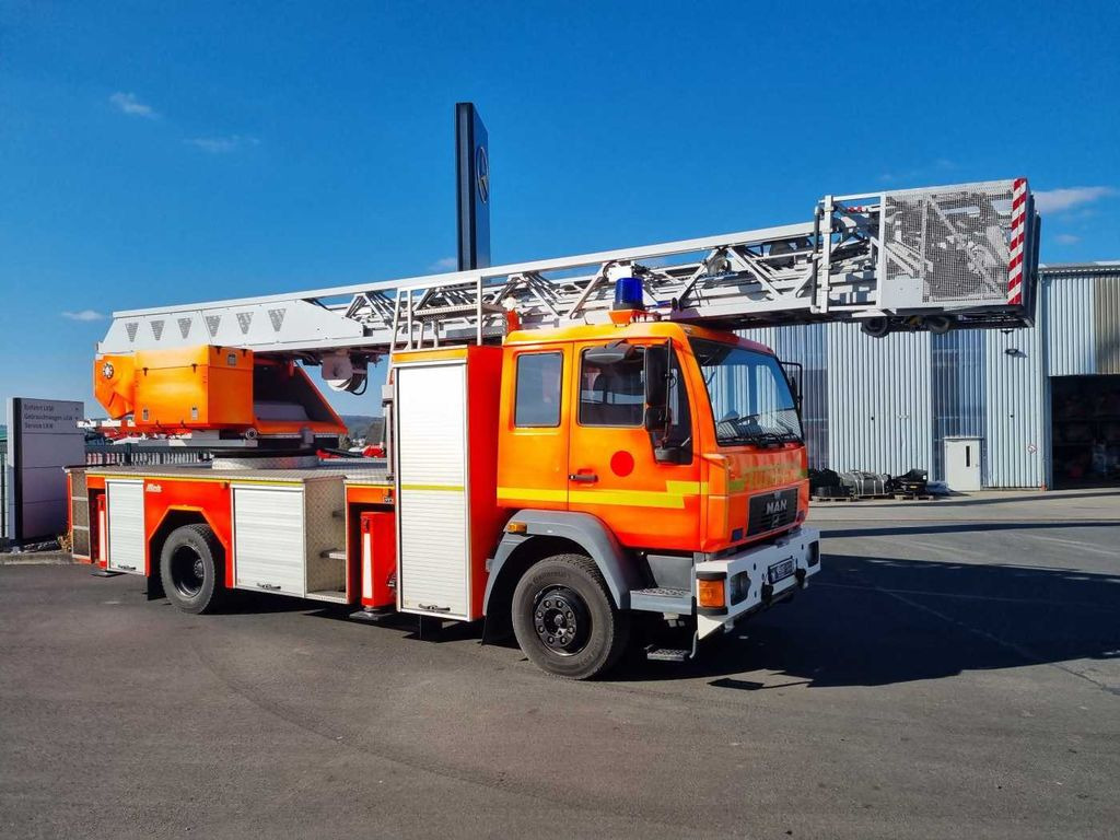 MAN 15.284LC Metz DLK 23-12 Feuerwehr Drehleiter - Caminhão: foto 3 MAN 15.284LC Metz DLK 23-12 Feuerwehr Drehleiter - Caminhão: foto 3