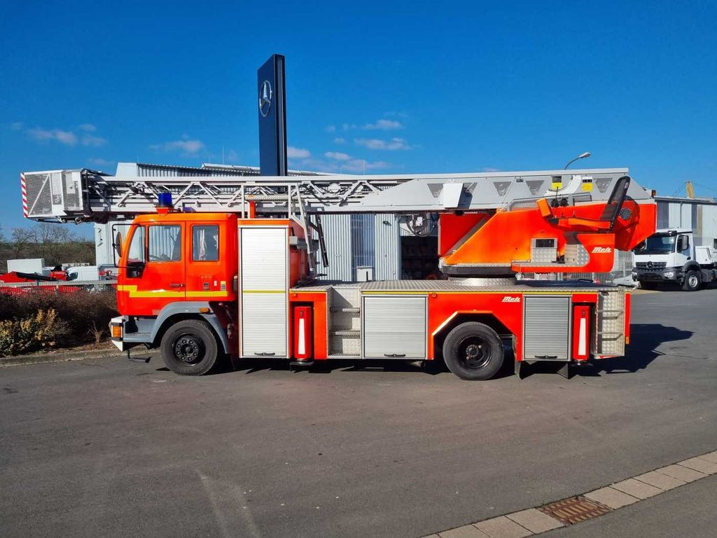 MAN 15.284LC Metz DLK 23-12 Feuerwehr Drehleiter - Caminhão: foto 4 MAN 15.284LC Metz DLK 23-12 Feuerwehr Drehleiter - Caminhão: foto 4