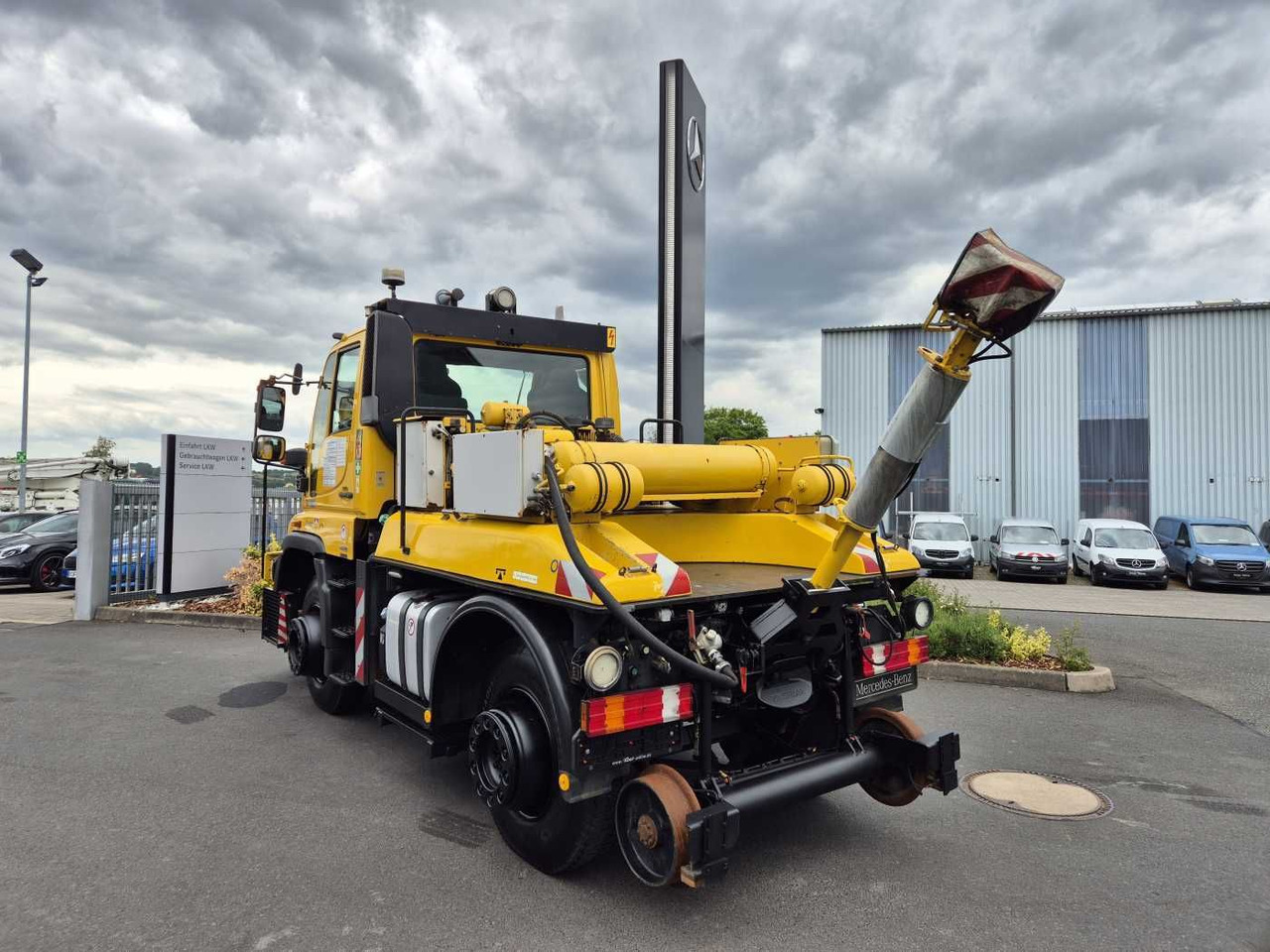 Caminhão Mercedes-Benz Unimog U400 4x4 Zweiwege ZAGRO 800t/52 Achsen: foto 6