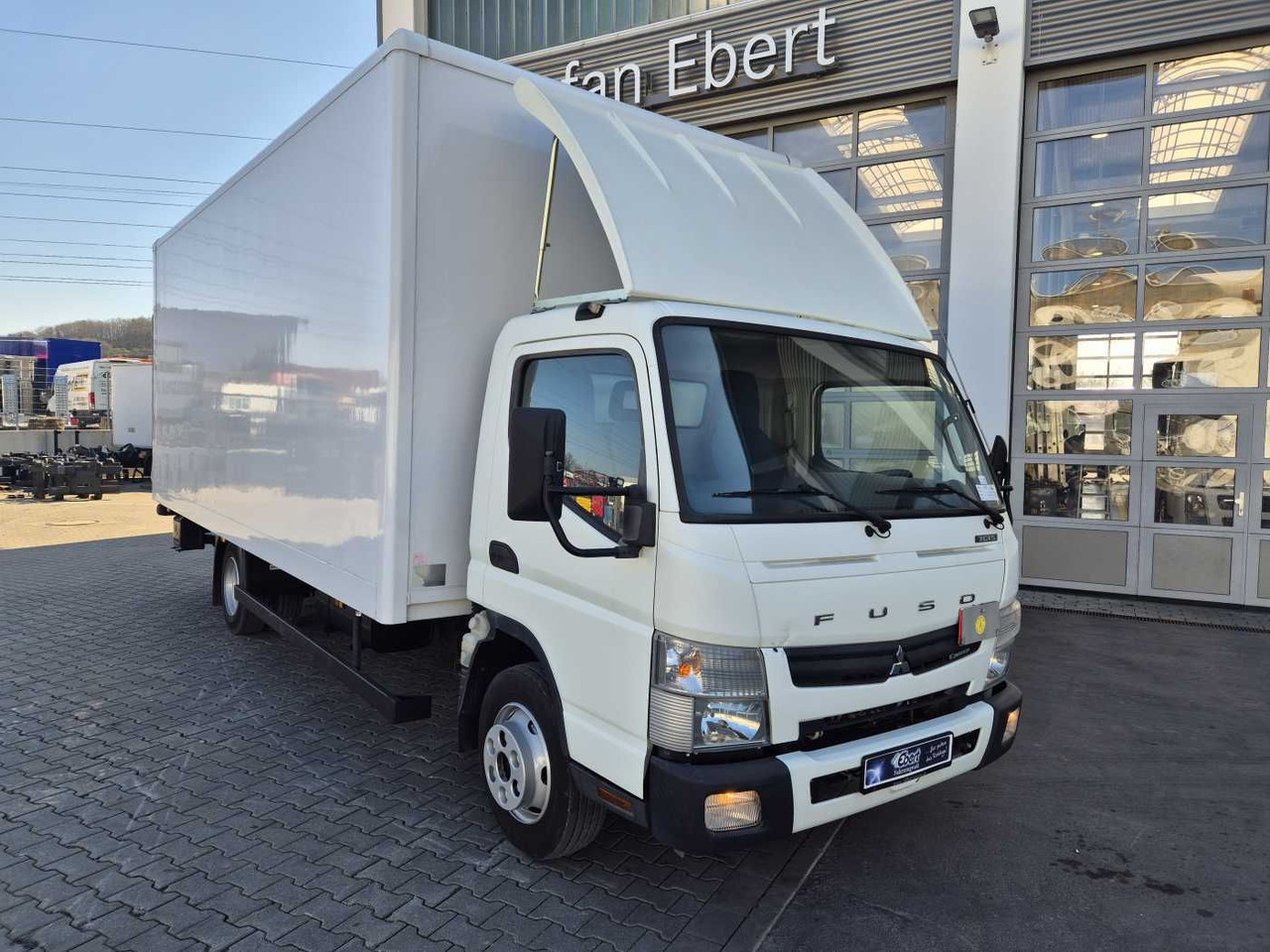 FUSO Mitsubishi Canter 7C18 Koffer LBW Spoiler Klima - Carrinha de contentor: foto 2 FUSO Mitsubishi Canter 7C18 Koffer LBW Spoiler Klima - Carrinha de contentor: foto 2