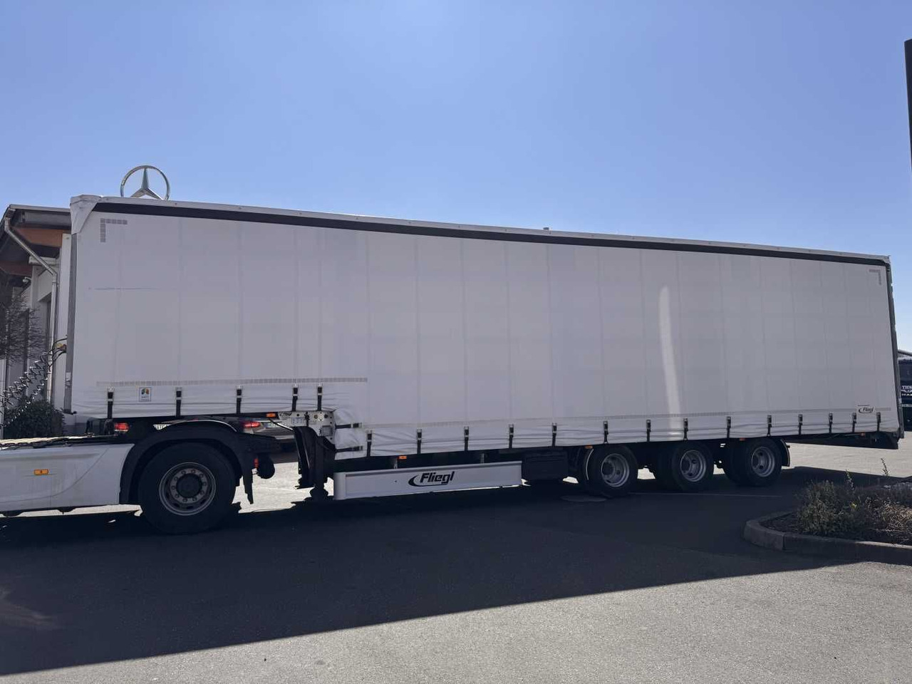 Fliegl SDS 350 Schiebeplane+Verdeck XL SAF 20.900Km - Semireboque baixa: foto 4 Fliegl SDS 350 Schiebeplane+Verdeck XL SAF 20.900Km - Semireboque baixa: foto 4