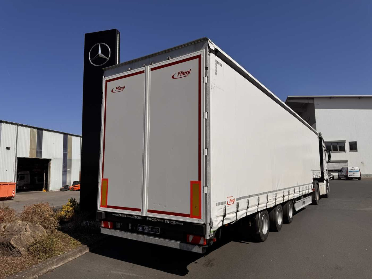 Fliegl SDS 350 Schiebeplane+Verdeck XL SAF 20.900Km - Semireboque baixa: foto 5 Fliegl SDS 350 Schiebeplane+Verdeck XL SAF 20.900Km - Semireboque baixa: foto 5