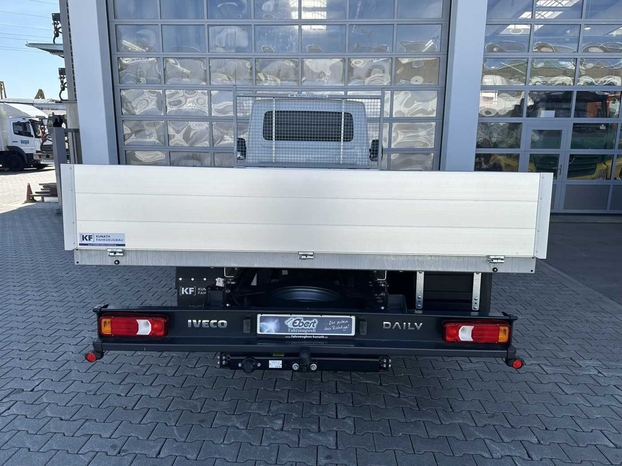 Iveco 60C16H 3.0L *R4.350mm*AHK*3-Sitze*Klima* - Furgão caixa aberta: foto 3 Iveco 60C16H 3.0L *R4.350mm*AHK*3-Sitze*Klima* - Furgão caixa aberta: foto 3