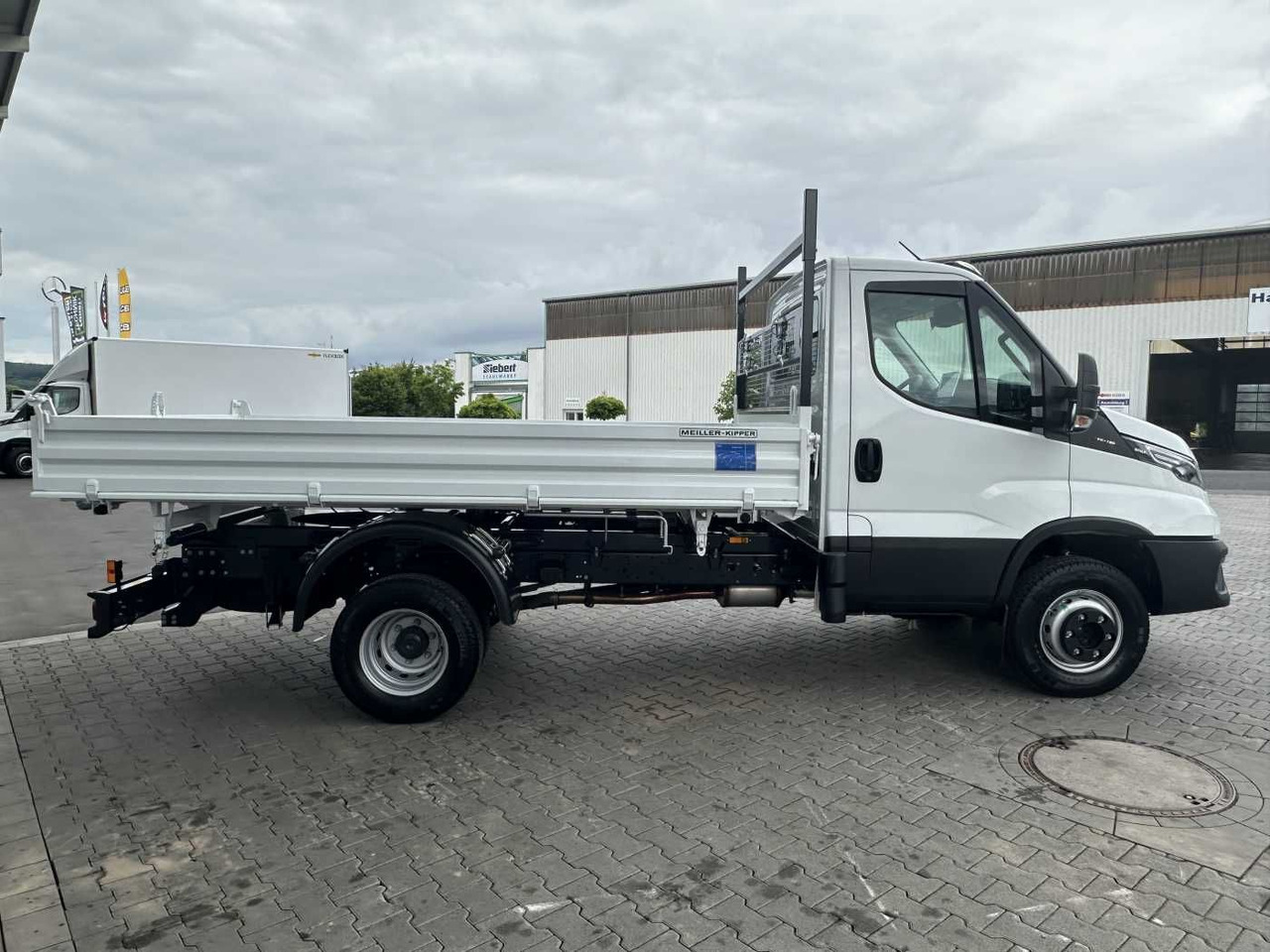 Iveco 70C18H 3-S.-Kipper Meiller *R3.450mm*2xAHK* - Furgão basculante: foto 4 Iveco 70C18H 3-S.-Kipper Meiller *R3.450mm*2xAHK* - Furgão basculante: foto 4