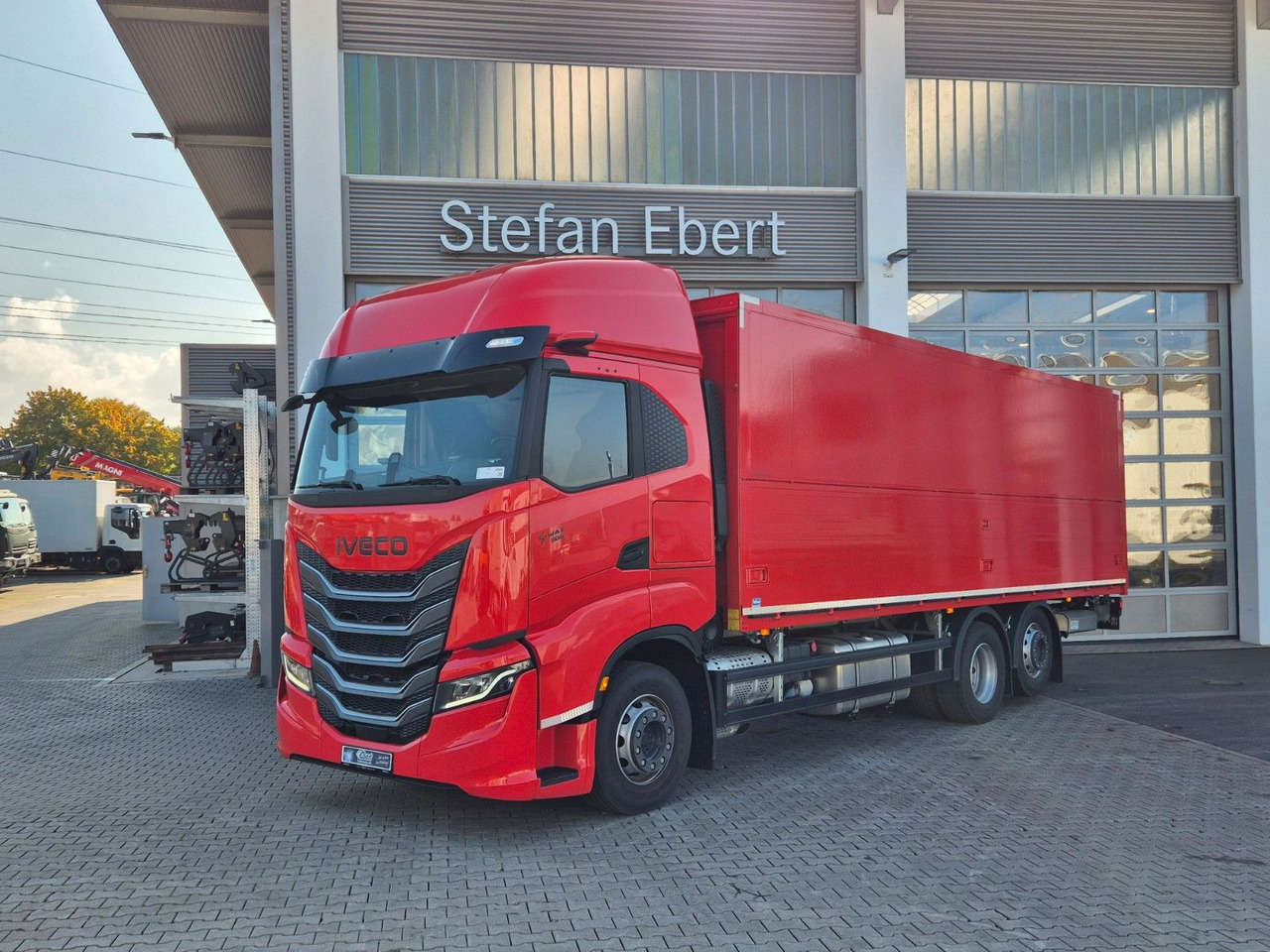 Iveco AS260S50Y/FS Schwenkwand LBW 2xAHK CAM Intarder - Caminhão transporte de bebidas: foto 1 Iveco AS260S50Y/FS Schwenkwand LBW 2xAHK CAM Intarder - Caminhão transporte de bebidas: foto 1