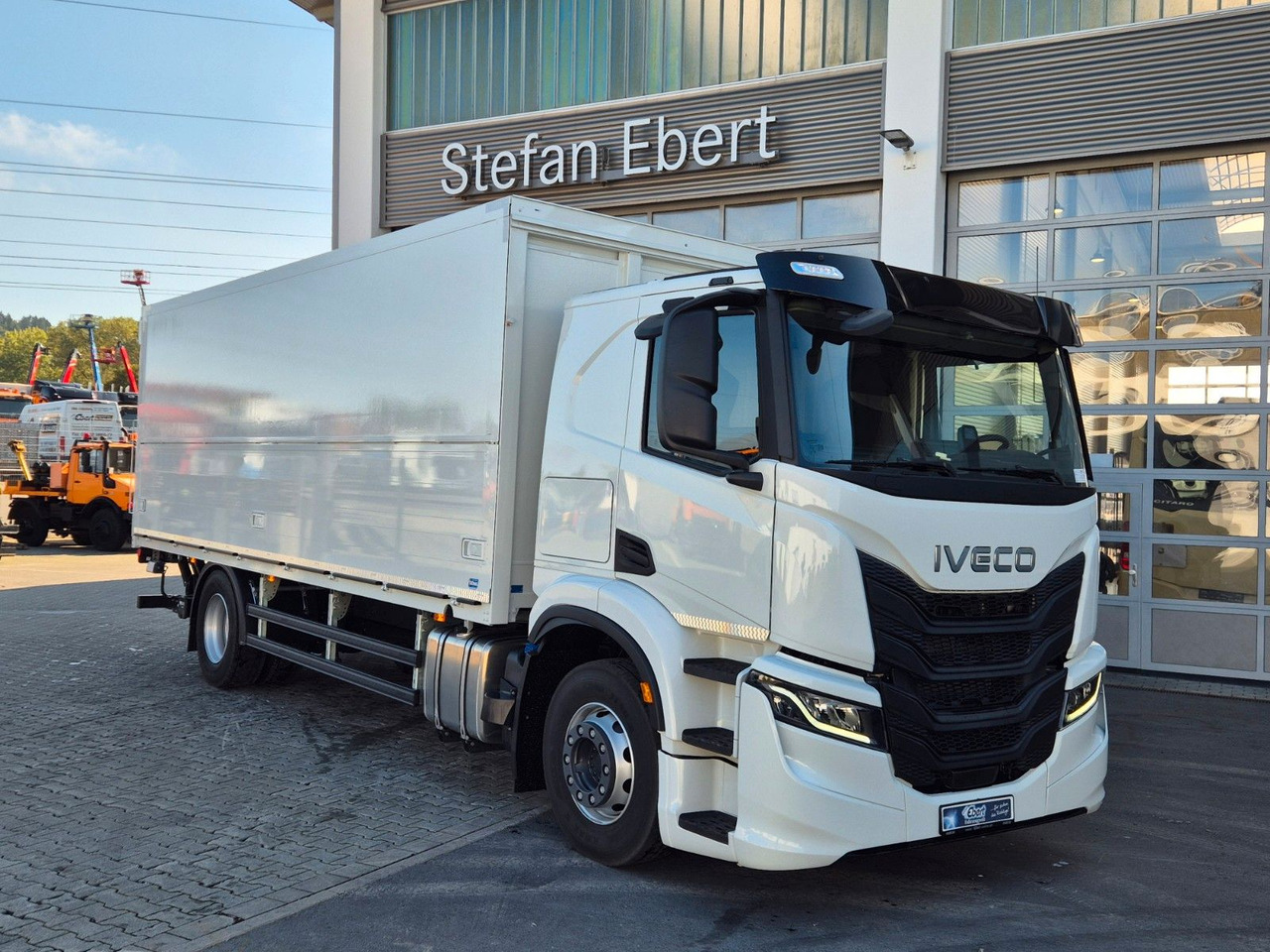 Iveco AT190S40/FP Böse Schwenkwand LBW AHK - Caminhão furgão: foto 2 Iveco AT190S40/FP Böse Schwenkwand LBW AHK - Caminhão furgão: foto 2