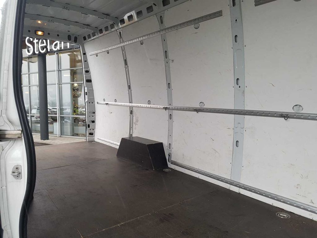 Furgão Iveco Daily 35 S16 A8 V *Klima*Automatik*L4.100mm* Iveco Daily 35 S16 A8 V *Klima*Automatik*L4.100mm*: foto 9 Furgão Iveco Daily 35 S16 A8 V *Klima*Automatik*L4.100mm* Iveco Daily 35 S16 A8 V *Klima*Automatik*L4.100mm*: foto 9