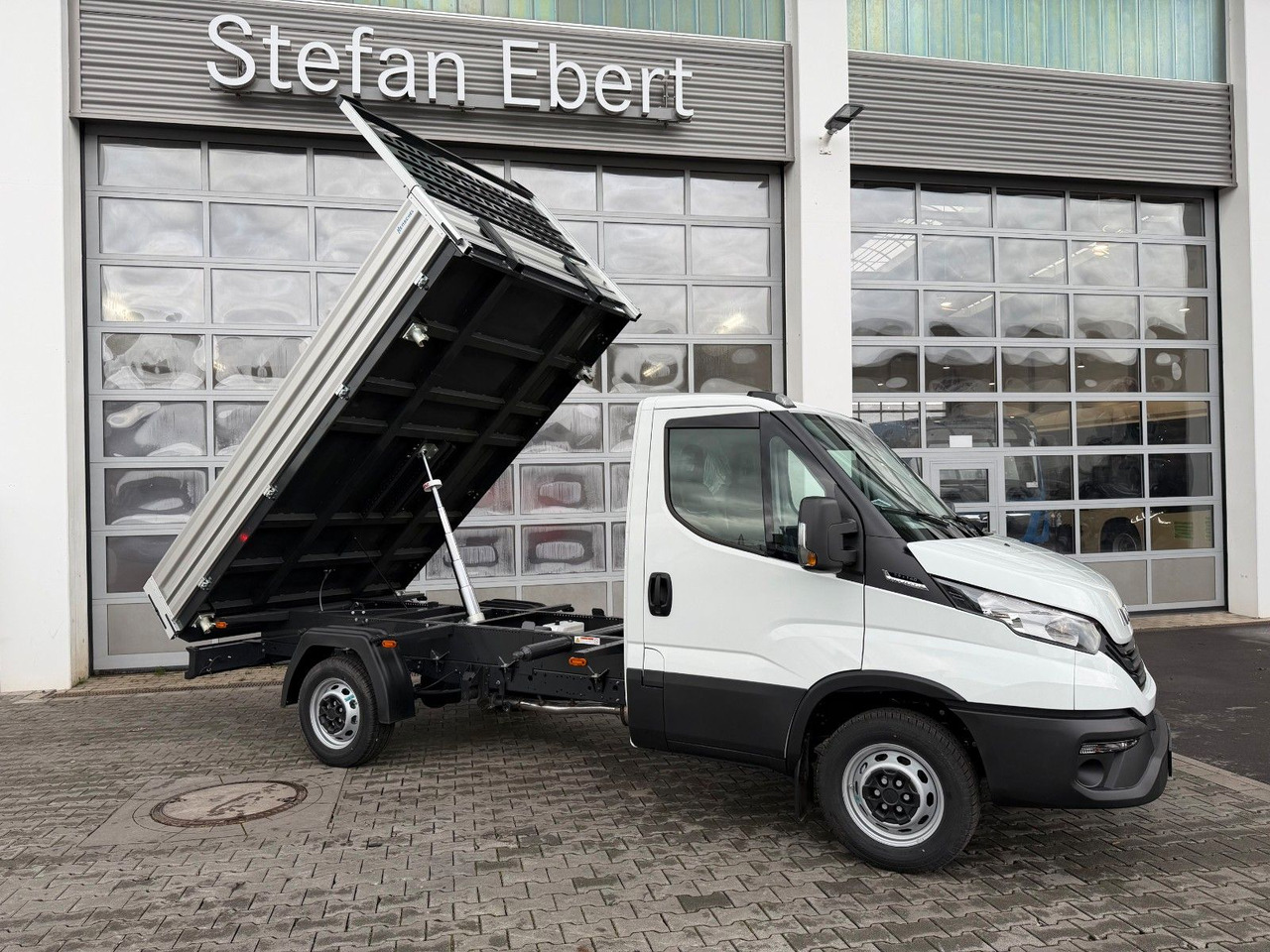 Iveco Daily 35S14 A8*R3.450mm*Automatik*Kamera*2Sitze* - Furgão basculante: foto 2 Iveco Daily 35S14 A8*R3.450mm*Automatik*Kamera*2Sitze* - Furgão basculante: foto 2